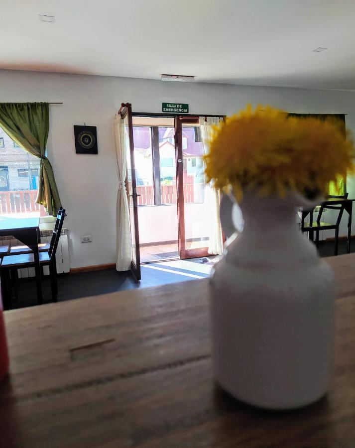 Hostel El Paredon Эль-Чальтен Экстерьер фото